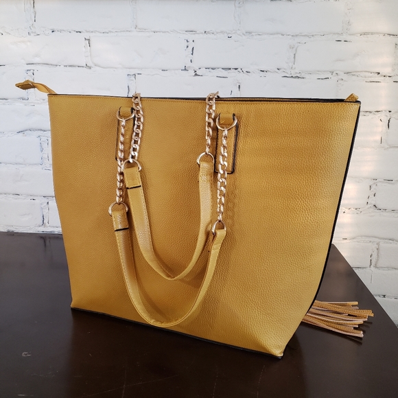 Ardene Large Yellow Tote Bag with Tassle - Picture 5 of 8